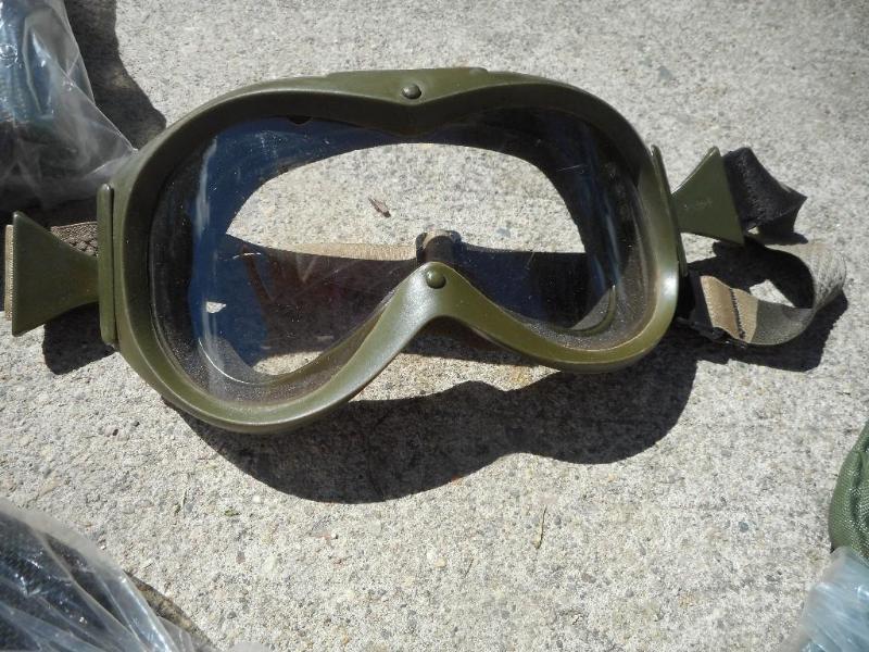 lot 33 image: Military Goggles