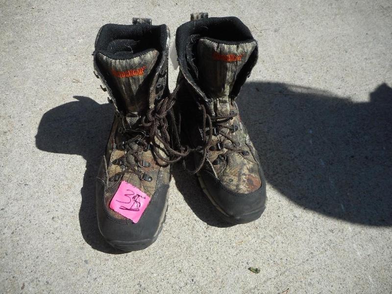 lot 35 image: Boots