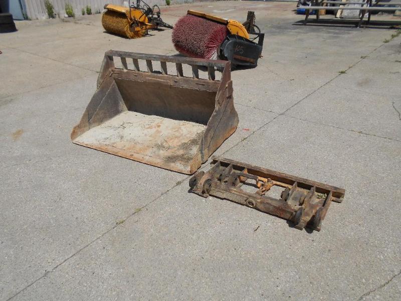 lot 4 image: 55 Dirt Bucket. Includes Mustang Mounting Plate.
