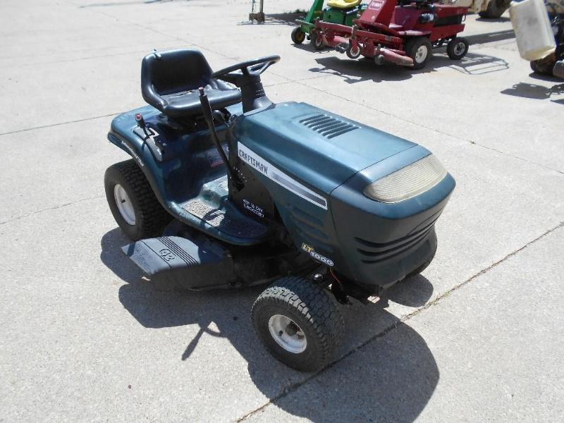 lot 8 image: Craftsman LT1000 Riding Lawn Mower  Tractor.