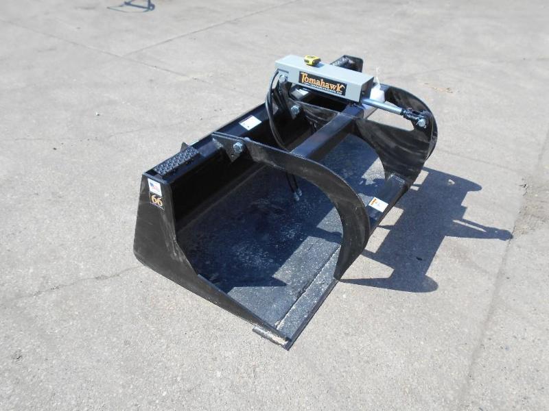 lot 9 image: NEW Tomahawk 66 Skidsteer Grapple Attachment. Hydraulic Grapple.