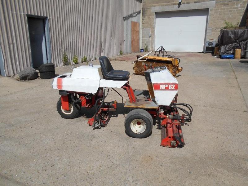 lot 11 image: Jacobsen Greensking Verticut Lawnmower.
