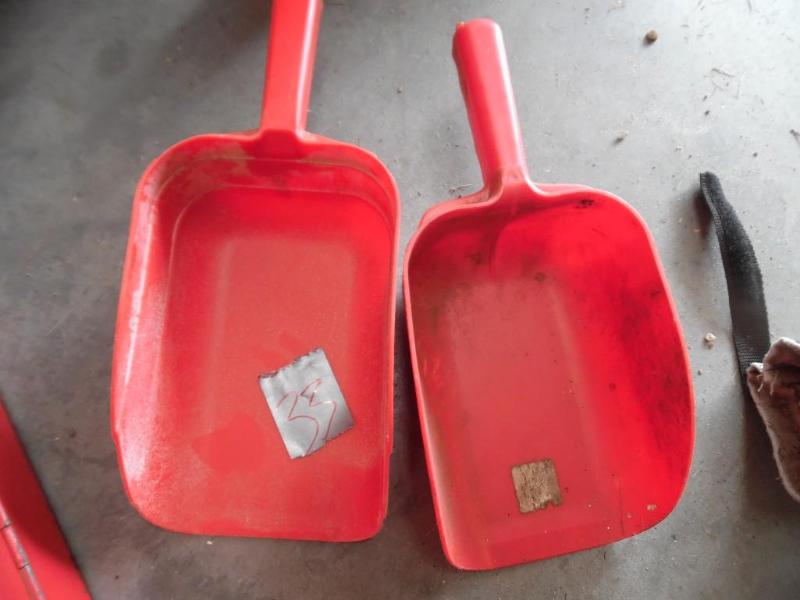 Plastic grain scoop