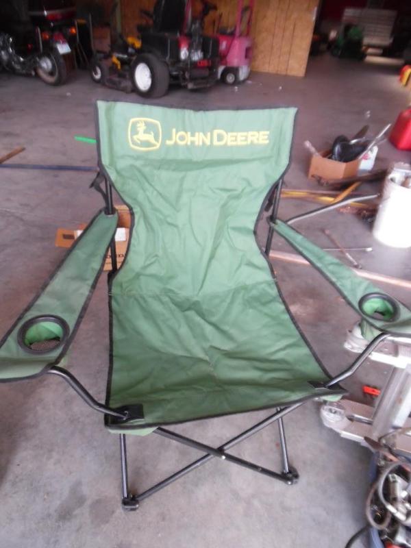 Folding lawn chair