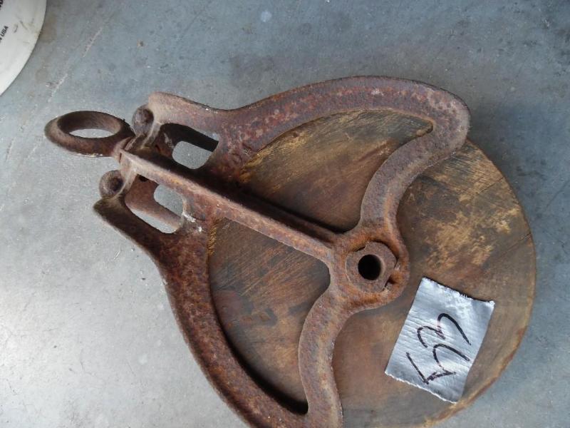 Antique rope pulley