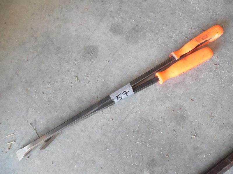 Screwdriver pry bar