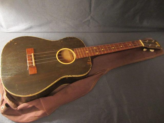 Lyra Baritone Ukulele
