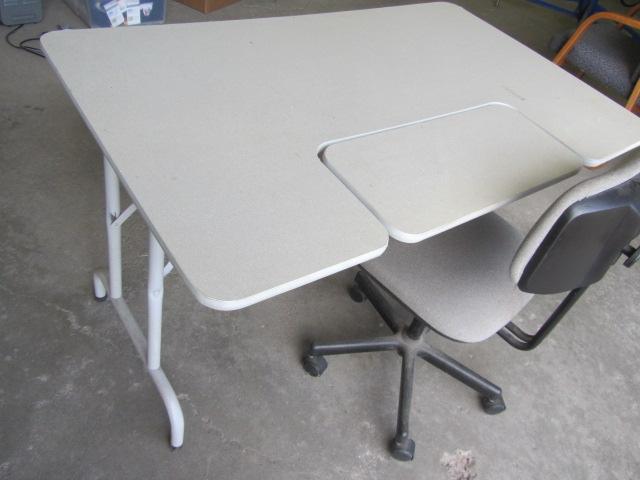 lot 19 image: Folding Work Table & Chair