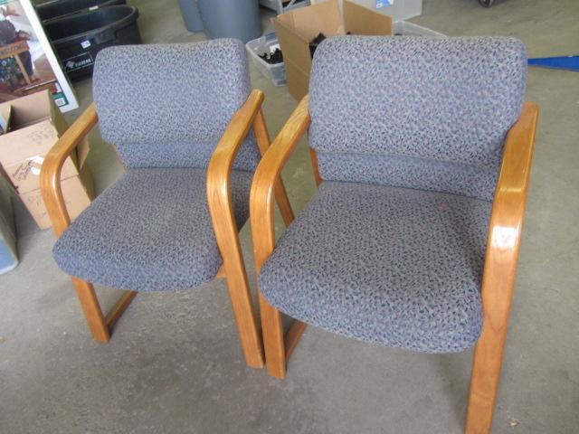 lot 20 image: Oak Reception Chairs