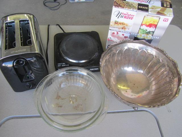 lot 35 image: Hot Plate, Toaster, Blender