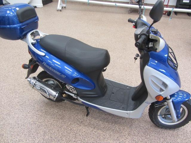 lot 5 image: 2003 Yumbo Moped