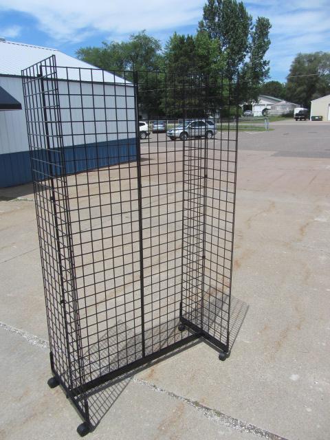 lot 8 image: Roller Grid Display Rack