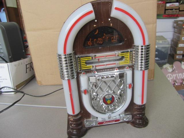 lot 80 image: Juke Box Style Radio