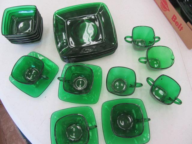 lot 91 image: Forest Green Glass