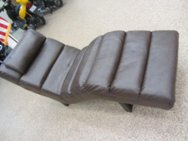 lot 99 image: Chaise Lounge Chair