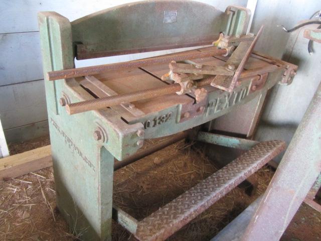lot 10 image: Pexto Metal Shear