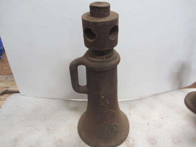 lot 104 image: Heavy Duty House Jack