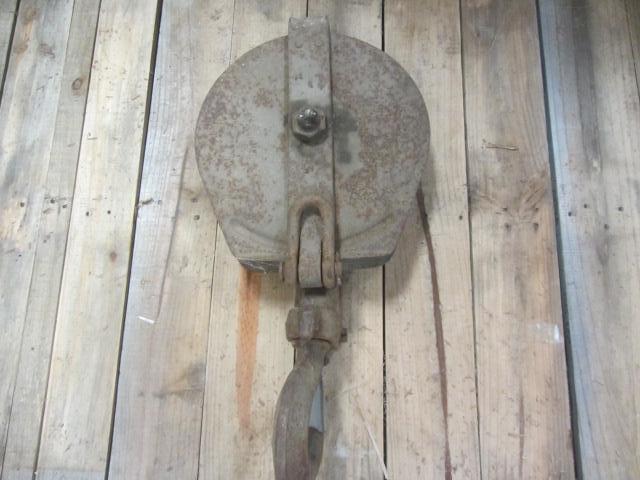 lot 107 image: Heavy Duty Puller, Drag Line Hooks