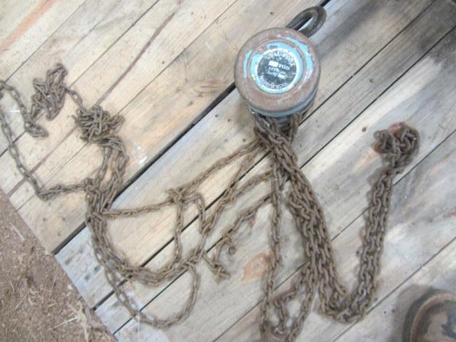 lot 109 image: Chain Hoist