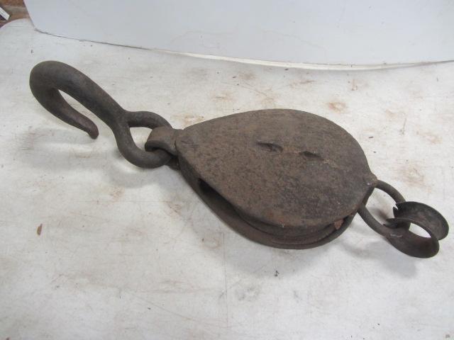 lot 110 image: Heavy Duty Pulley