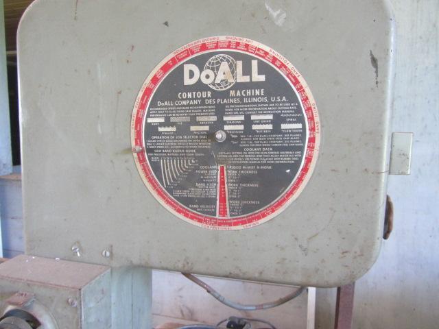lot 13 image: DoAll Contour Band Saw
