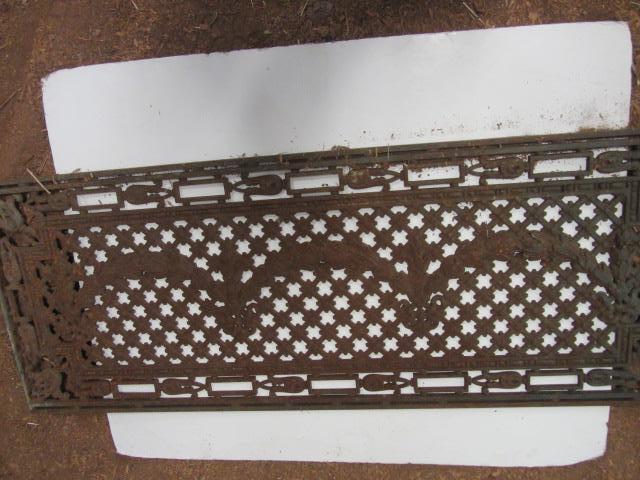lot 144 image: Cast Iron Garden Panel