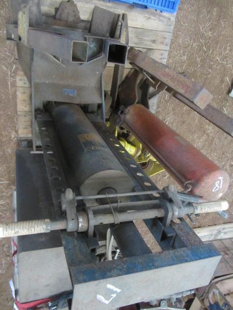 lot 17 image: Walker 5,000lb Air Lift