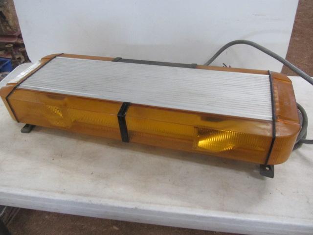 lot 174 image: Whelen Caution Light