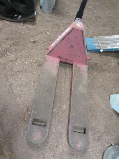 lot 21 image: Raymond Pallet Truck