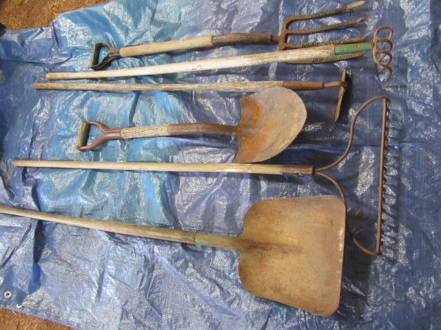 lot 214 image: Lawn & Garden Tools