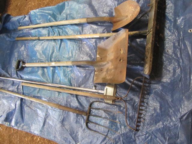 lot 215 image: Lawn & Garden Tools