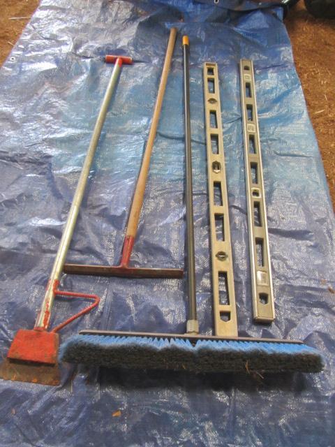 lot 222 image: Shop Cleaning Tools