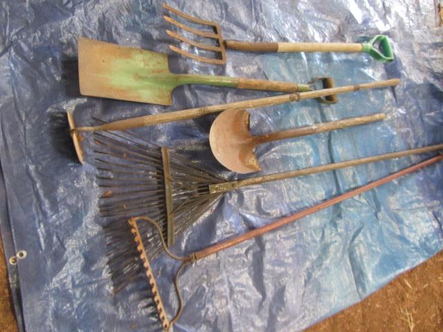 lot 223 image: Lawn & Garden Tools
