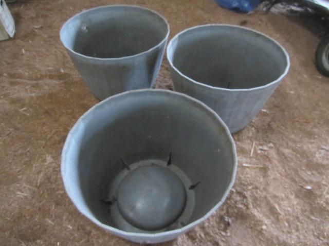 lot 266 image: Plastic Deck Planters