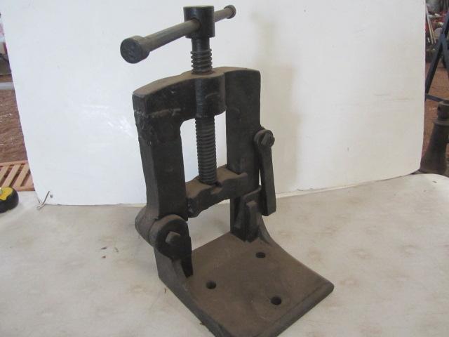 lot 285 image: Press Unit