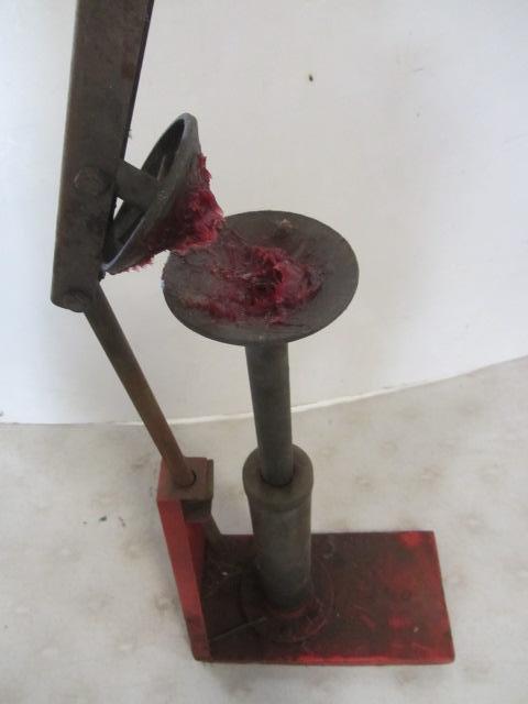 lot 286 image: Bearing Greaser