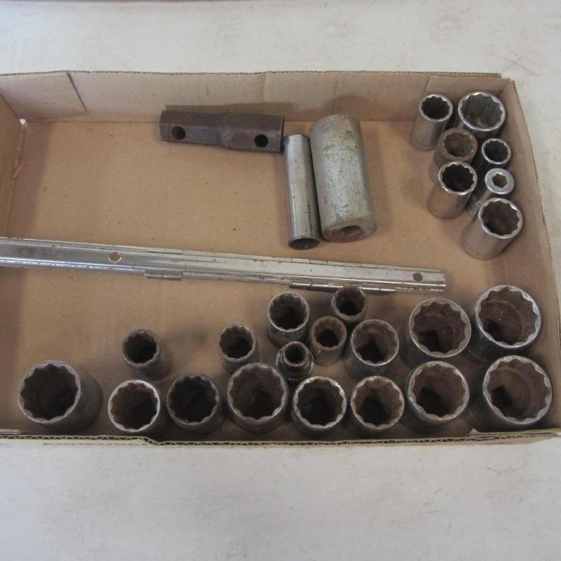 lot 30 image: Sockets, 12 Drive