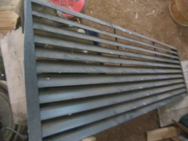 lot 317 image: New Louvered Tailgate