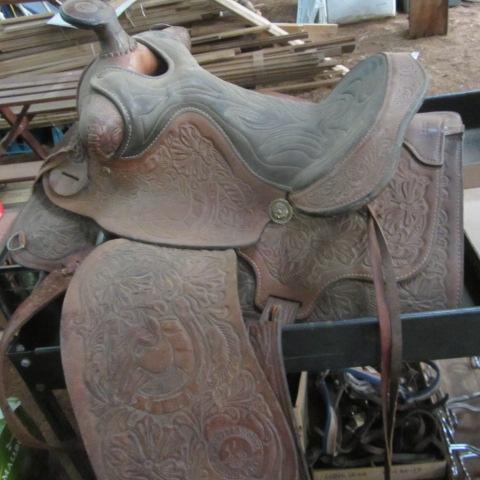 lot 401 image: Western Saddle
