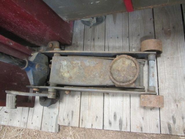 lot 416 image: Floor Jack