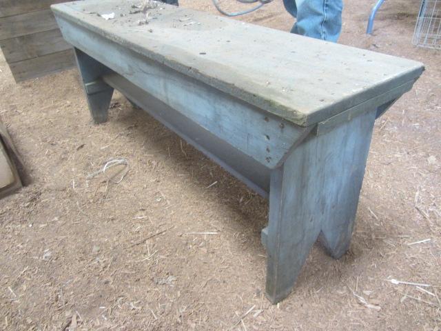 lot 422 image: Wooden Bench