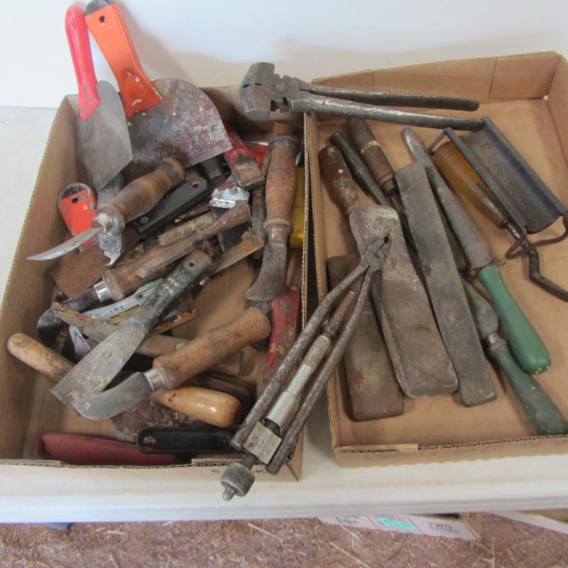 lot 47 image: Putty & Carpet Knives, Fencing Pliers