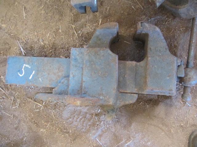 lot 51 image: Heavy Duty Shop Vise