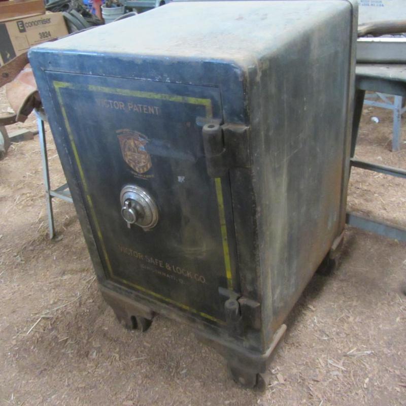 lot 54 image: Victor Lock & Safe Co Safe