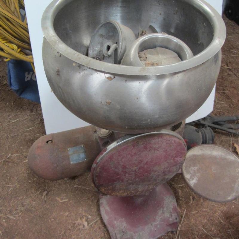 lot 55 image: Antique Intl Cream Separator