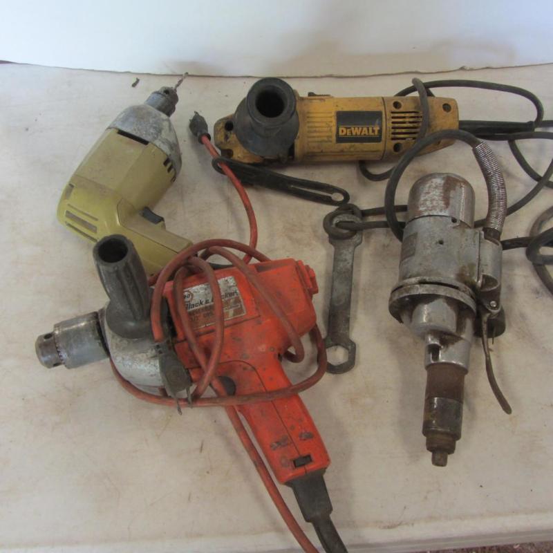 lot 61 image: B&D 12 Drill, DeWalt Angle Grinder