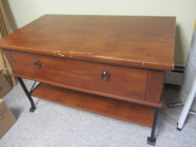 lot 10 image: Side Table