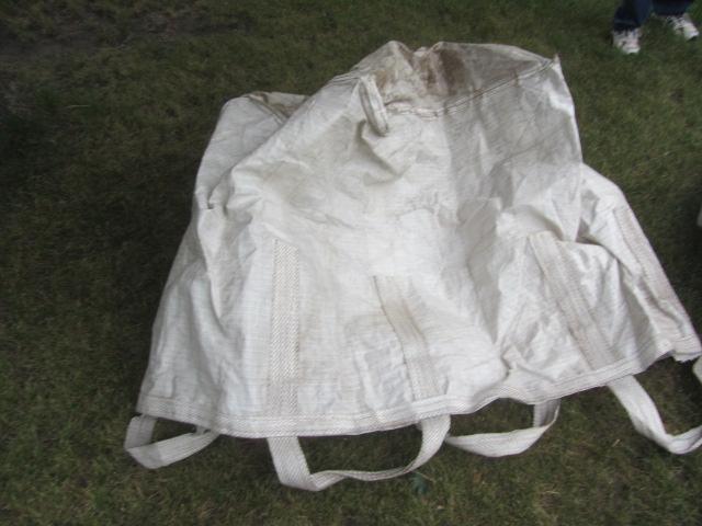lot 100 image: 4x4ft Leaf Bags