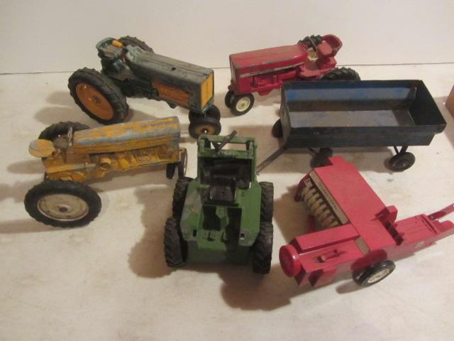 lot 144 image: Sandbox Tractors, Skidster