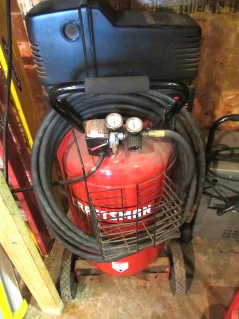 lot 15 image: Craftsman Air Compressor